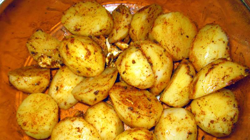 Картофель запечённый в микроволновке. смотреть онлайн