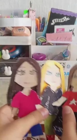 ДЕЛАЮ БУМАЖНЫЕ КУКЛЫ ГАЧА ЛАЙФ😻💝 ПАРИКИ И ОДЕЖДА К НИМ💫💖