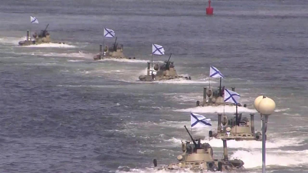 В России отмечают День ВМФ смотреть онлайн
