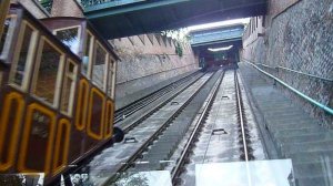 Набережная реки Дунай и фуникулер в Будапеште (Венгрия).