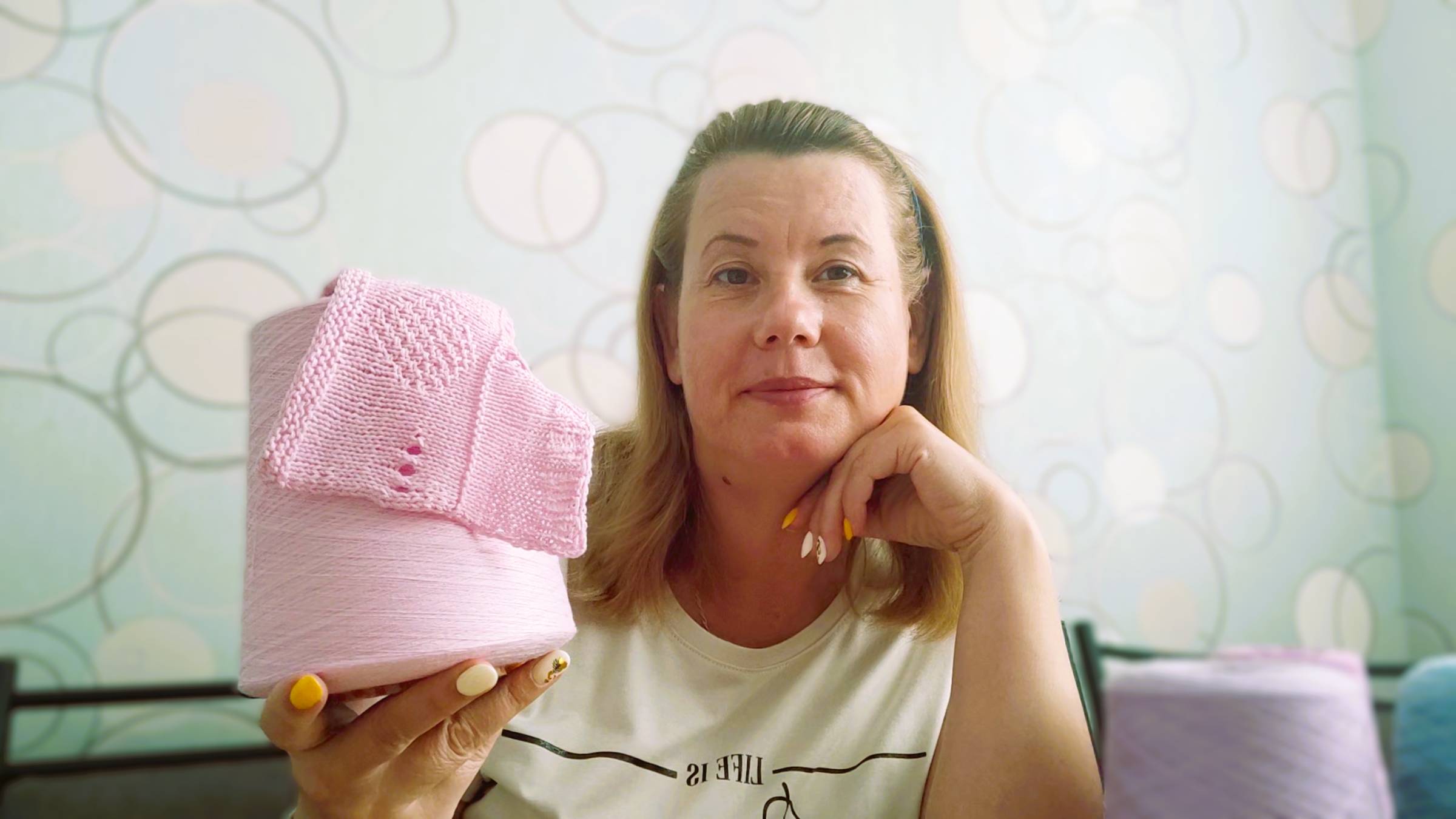 Как начать вязать из бобинной пряжи? Болталка под вязание. Моя самая дорогая вязаная вещь. смотреть онлайн