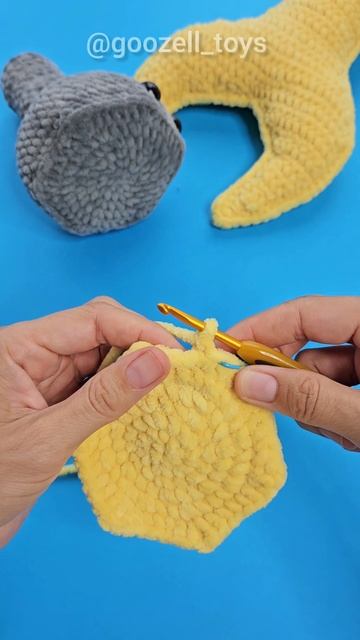 Как вязать СБН за ножку столбика, чтоб повернуть вязание на 90 градусов. Рельефный изнаночный СБН смотреть онлайн