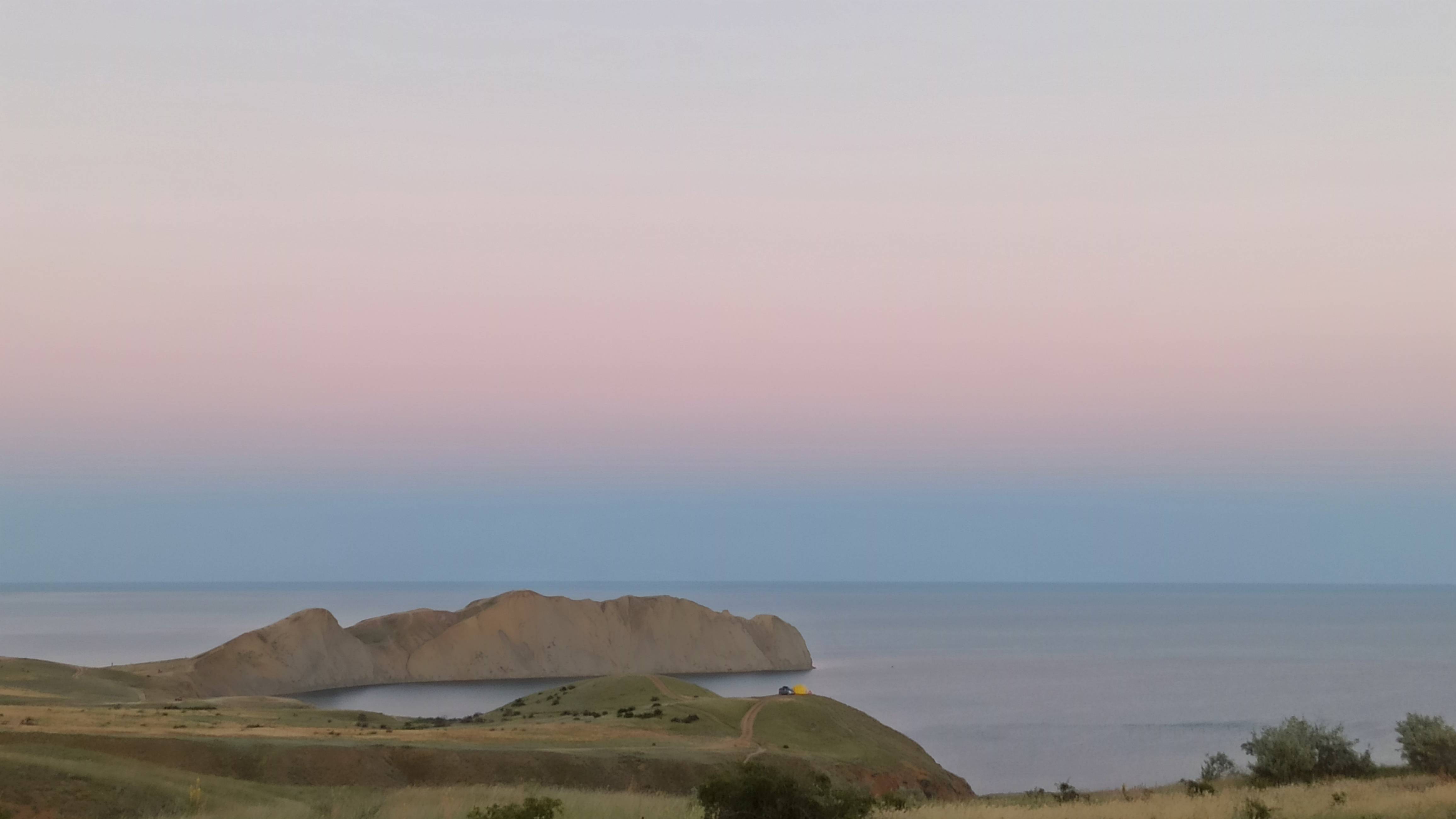 Крымские местечки. Орджоникидзе. Пляж у горы Васюковка. смотреть онлайн