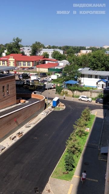 Положили новый красивый асфальт вдоль китайской стены, 2 корпус, двор и уютная детская площадка смотреть онлайн