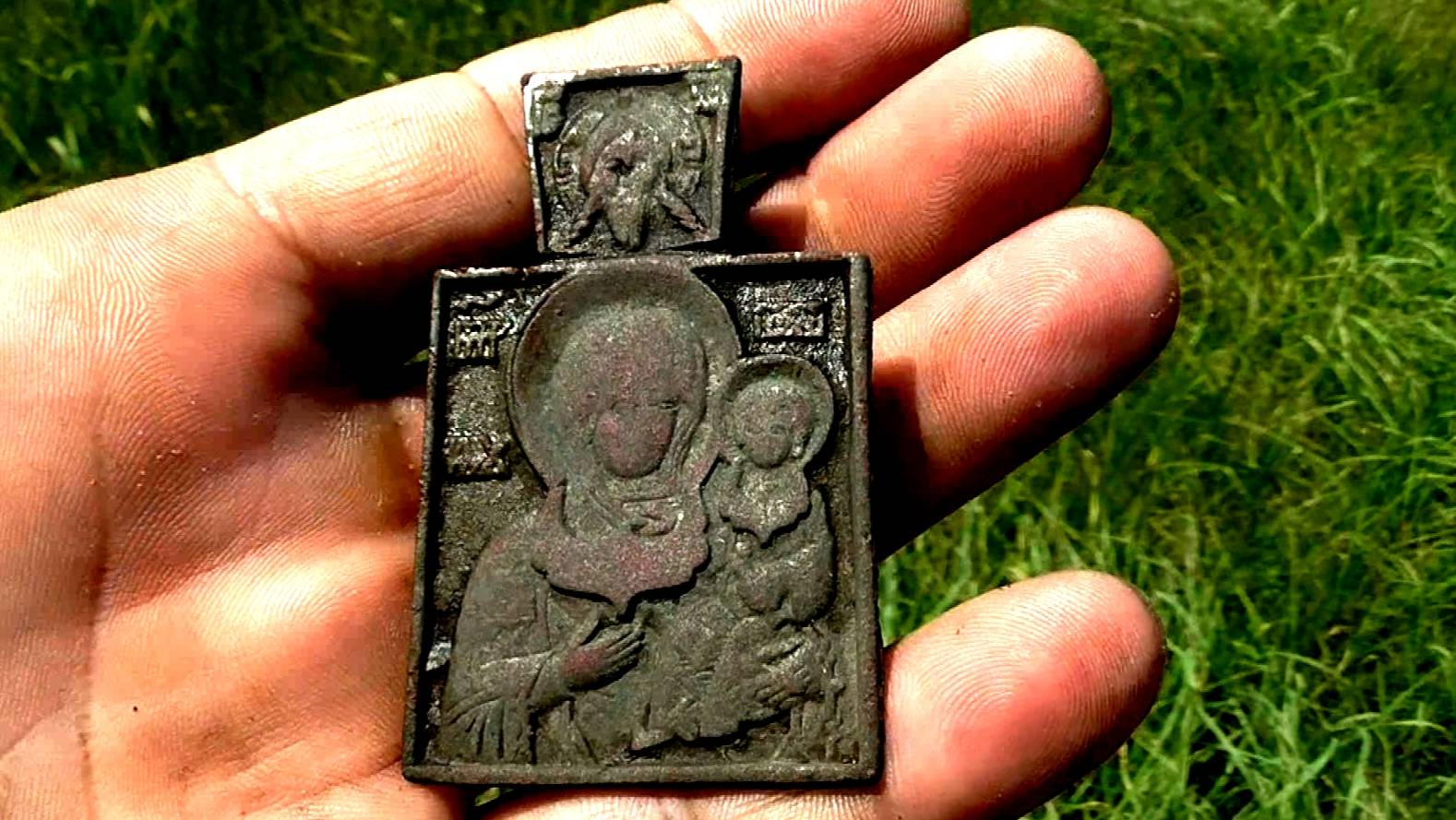 Иконка Богородица Смоленская из земли. смотреть онлайн