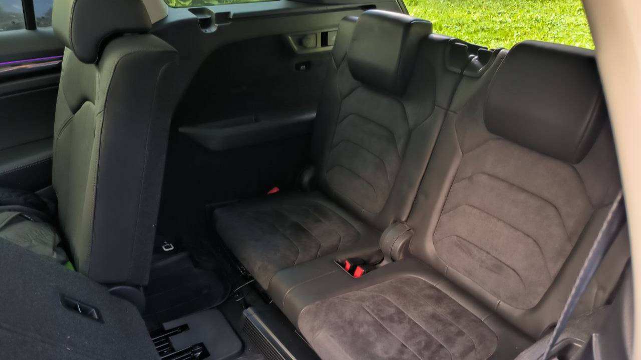 Третий ряд Kodiaq посадка в авто (кожа и алькантара)