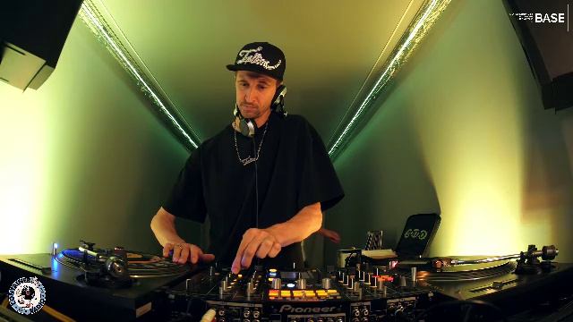 CONTAINER RADIO Live Stream - KOMAR TOP9 (2025-07-27)