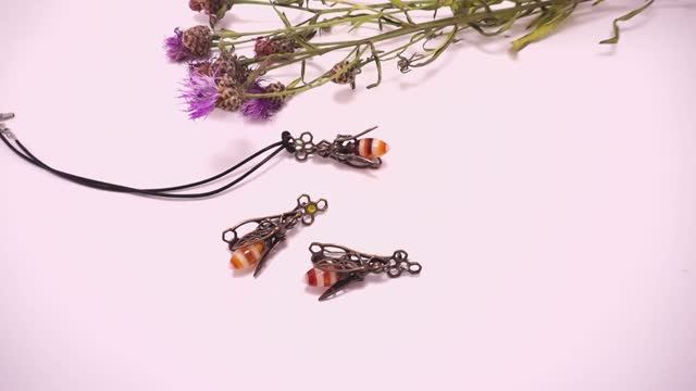 Брошь "Пчела" янтарь бронза оса пчелы пчёлка соты 545 Хорошие Вещи