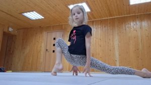 Как сесть на продольный и на поперечный шпагат художественная гимнастика