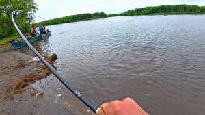 КАМЧАТКА. СТАДА ГОРБУШИ ПОШЛИ ПО ЗАЛИВУ. ТАКАЯ РЫБАЛКА доступна здесь всем!