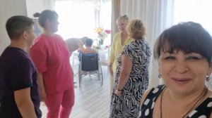 Приехали гости. Как зарождается дружба. Жаркая встреча. Жизнь семьи в деревне.