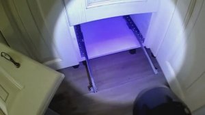 Нижнее крепление выдвижных ящиков кухни.