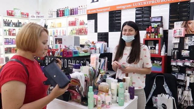 #ВЛОГ ШОППИНГ С ДОЧКОЙ. Продавцы 80 уровня.Выбираем диван. Покупки смотреть онлайн