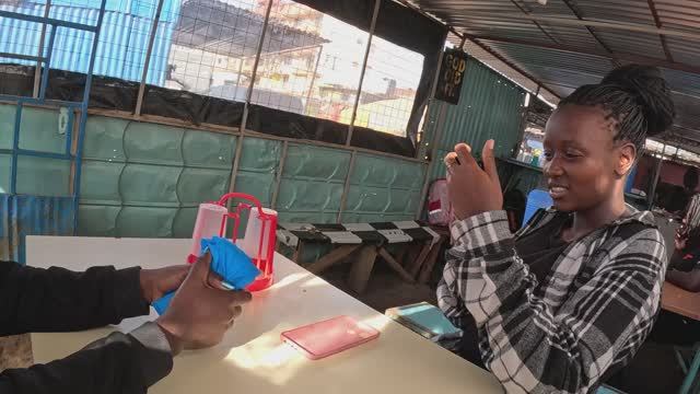 ШАМАНЫ В АФРИКЕ / ПРИЕХАЛА СЕСТРА АНН / ШОПИНГ ПРОДОЛЖАЕТЬСЯ / СТРИЖКА ОТ АНЬКИ смотреть онлайн