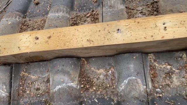 Устраняем дефекты кровли из цементной черепицы, неверно сделан вентилируемый конек кровли