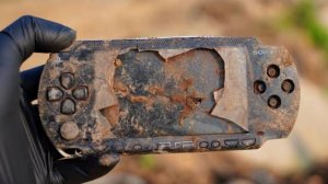 НАШЛИ НА МУСОРКЕ PSP ПСП ПЛЕЙСТЕЙШН! ЧИНИМ ИГРОВУЮ КОНСОЛЬ ИЗ ДЕТСТВА! КАЙФ