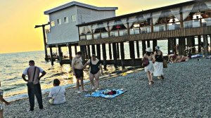 ✅️🌴27 ИЮЛЯ В АДЛЕРЕ: КУРОРТНЫЙ ГОРОДОК, ПЛЯЖ "ПРИЧАЛ". ЛУЧШИЕ МЕСТА И СТОЛОВЫЕ. АДЛЕР 2025