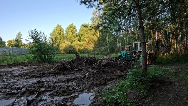 Работа ковша экскаватора ЮМЗ 6АЛ.