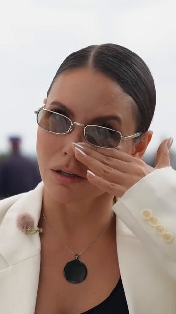 Ляйсан Утяшева в слезах о том как важно разговаривать и просить прощение #shorts #shortvideo #reels смотреть онлайн