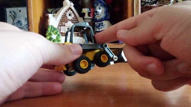 Шикарный автобульдозер с ковшом от Лего Сити. Обзор про машинки модельки.