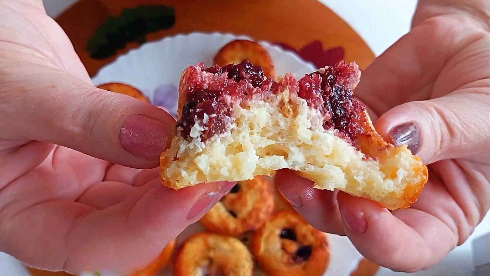 Рецепт сырников в духовке Творожники с вишней Это просто приготовить смотреть онлайн