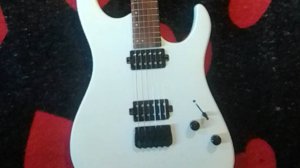 Учимся играть на электрогитаре. Первые упражнения.