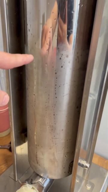 Приготовил колбаску для дочки