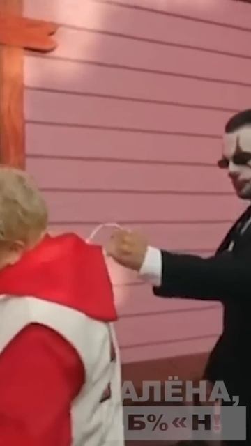 Когда на тебя напал грабитель, но ты и так уставшая после работы: #shorts #аленаблин смотреть онлайн