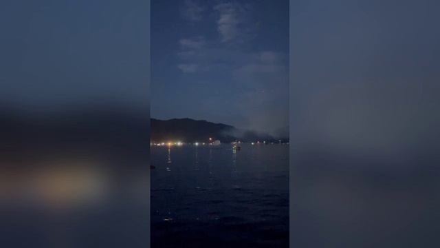 Салют в честь Дня военно-морского флота на Телецком озере смотреть онлайн