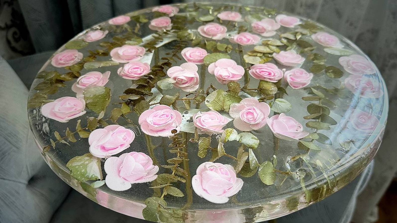 Стол из эпоксидной смолы с элегантными розами своими руками — шаг за шагом! смотреть онлайн