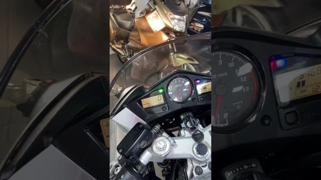 HONDA VFR800 (2002) серебристый смотреть онлайн