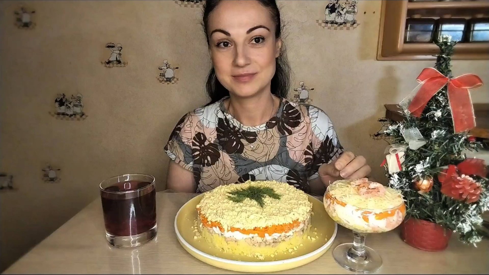 Мукбанг🥗🐟Салат "Мимоза" в двух вариантах: классический и с креветками 🦐 Видео от декабря 2024 г. смотреть онлайн
