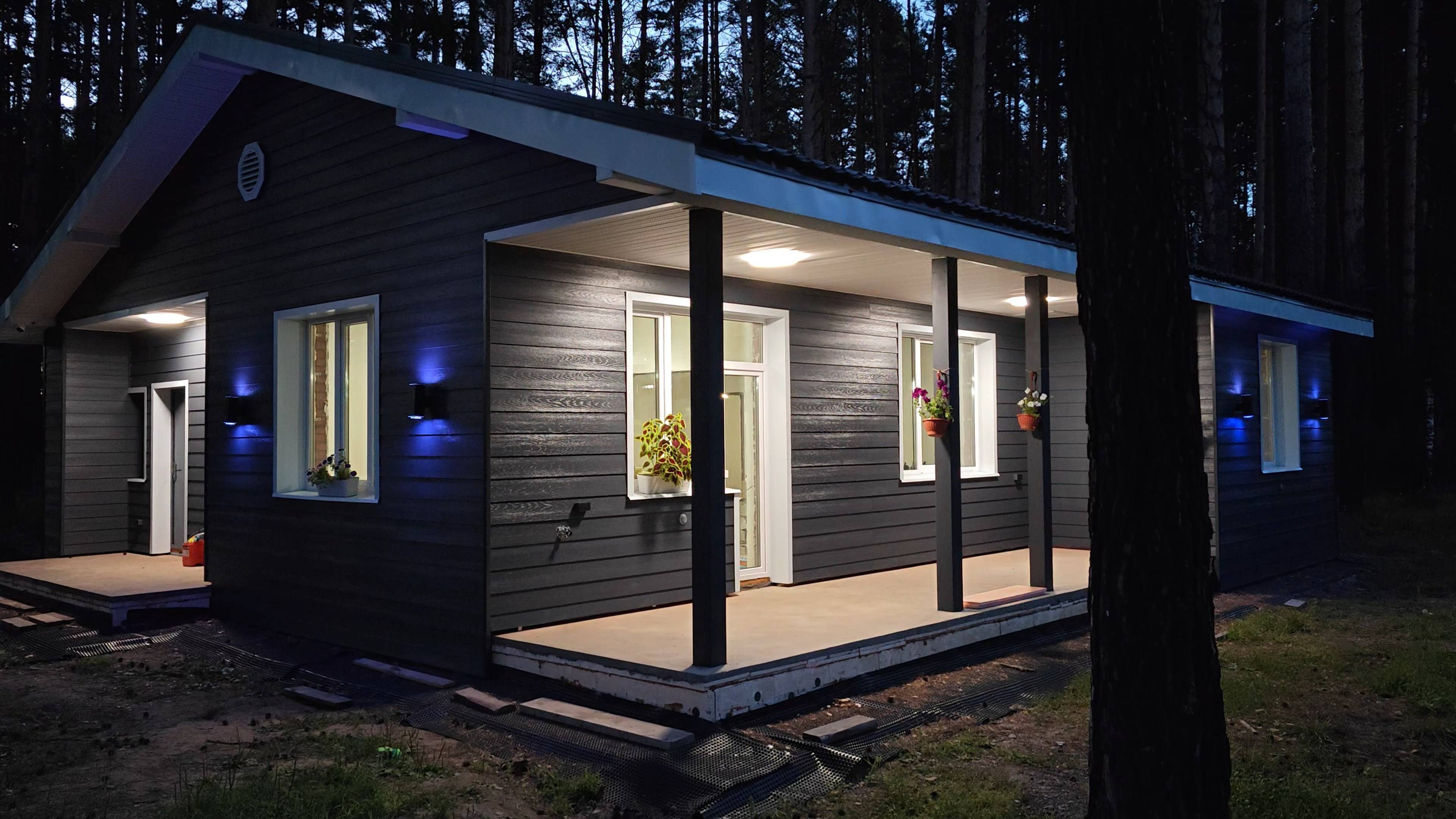 Строим дом. Фасадный свет. Отмостка. Автоматика бойлера.