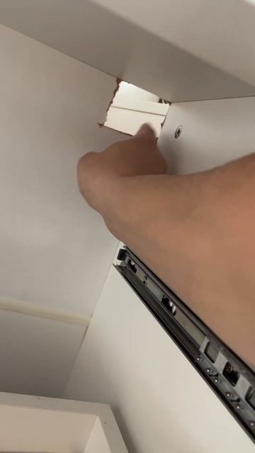 От этого ребенок погибнет дома. Исправляйте.