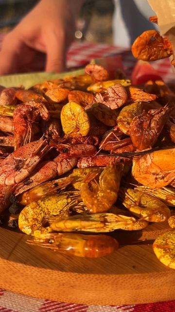 Это не просто закуска.
Это повод остановиться, поесть не спеша и вспомнить.