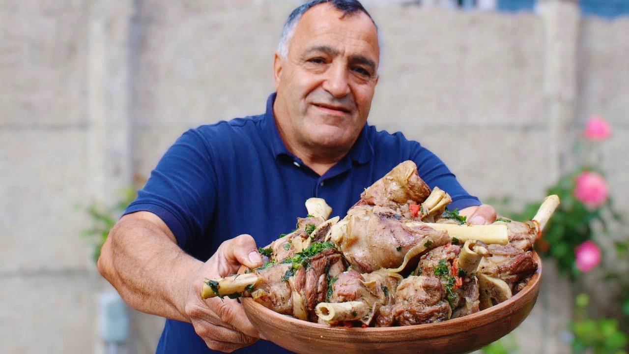 Вкусное мясо ягненка с овощами в казане на костре смотреть онлайн