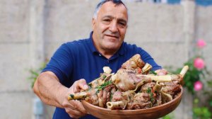 Вкусное мясо ягненка с овощами в казане на костре