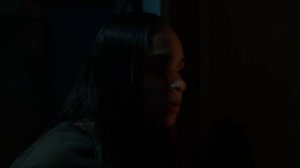 Она не мать