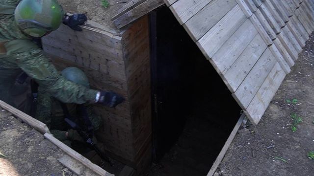 Учебный штурм позиции противника в городской застройке. смотреть онлайн