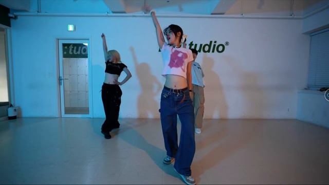 Davido - Offa Me Ft. Victoria Monét
Needs Choreography