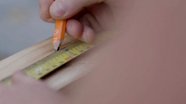 В горнице моей светло