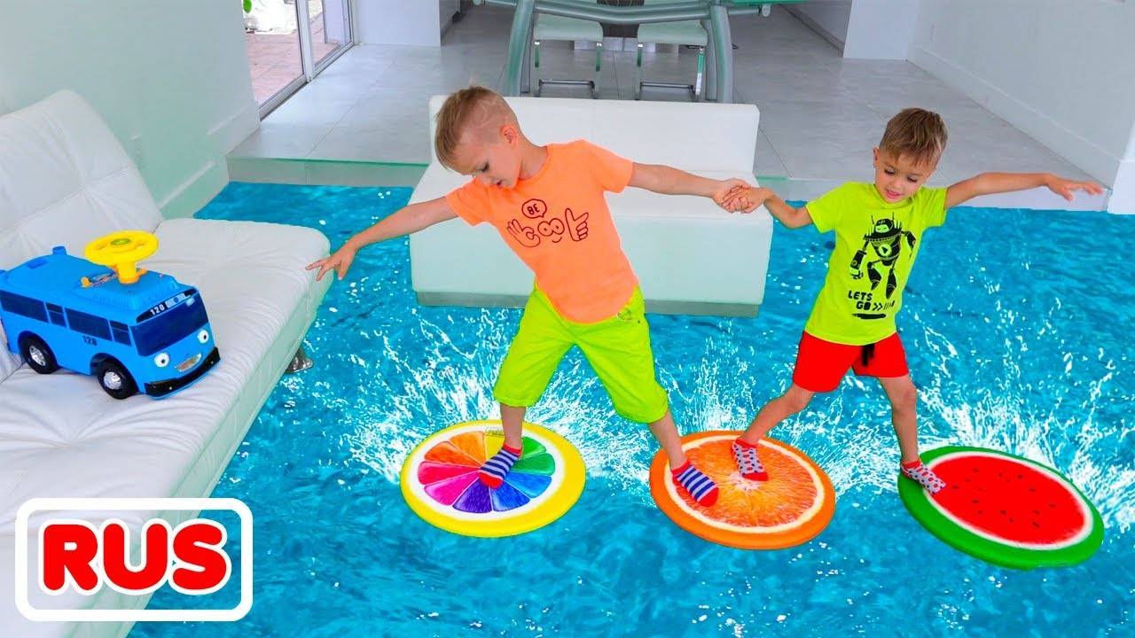 Влад и Никита играют с маленьким автобусом Тайо смотреть онлайн