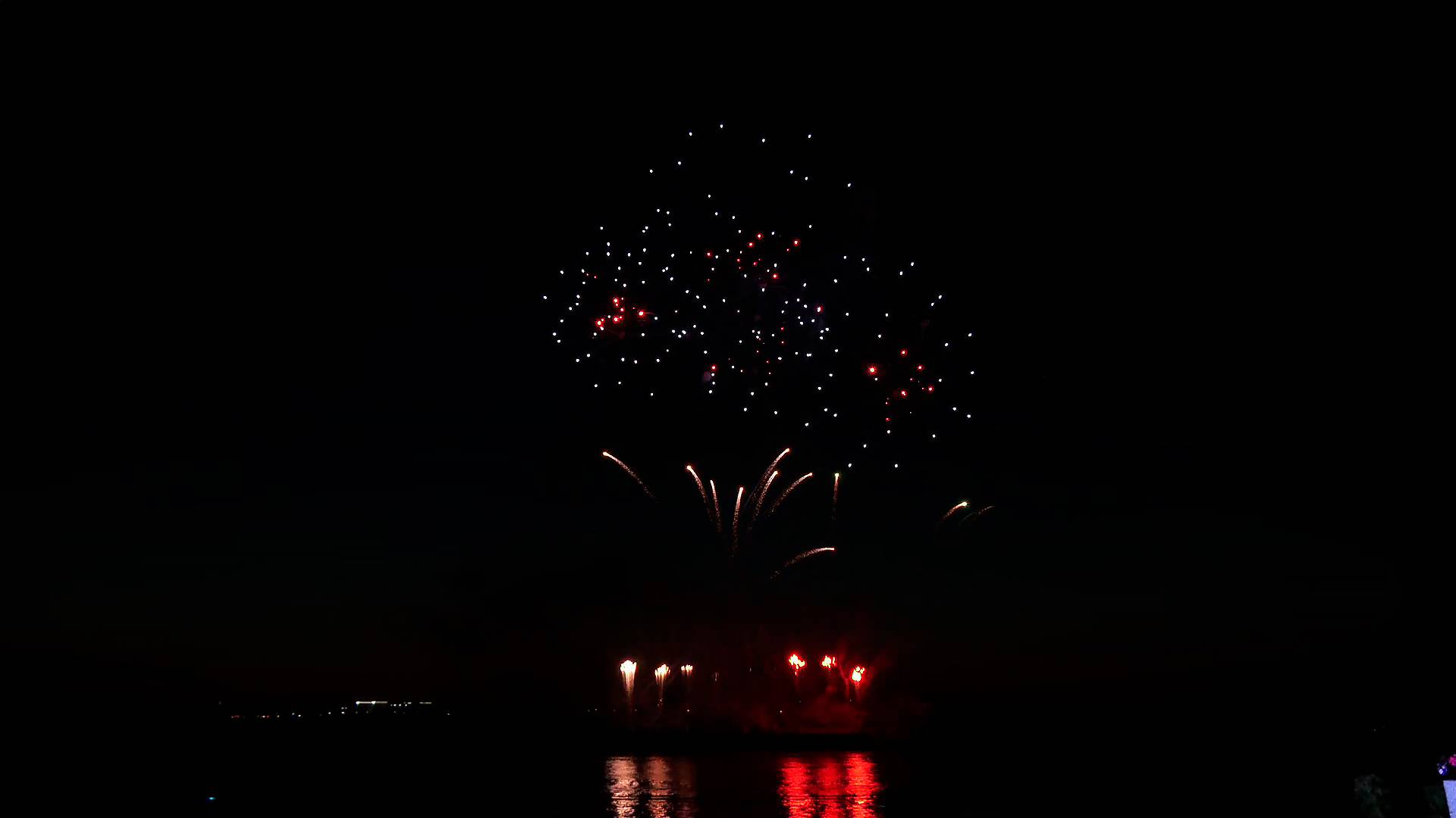 Фейерверк-шоу на День города Дубна 2025 смотреть онлайн