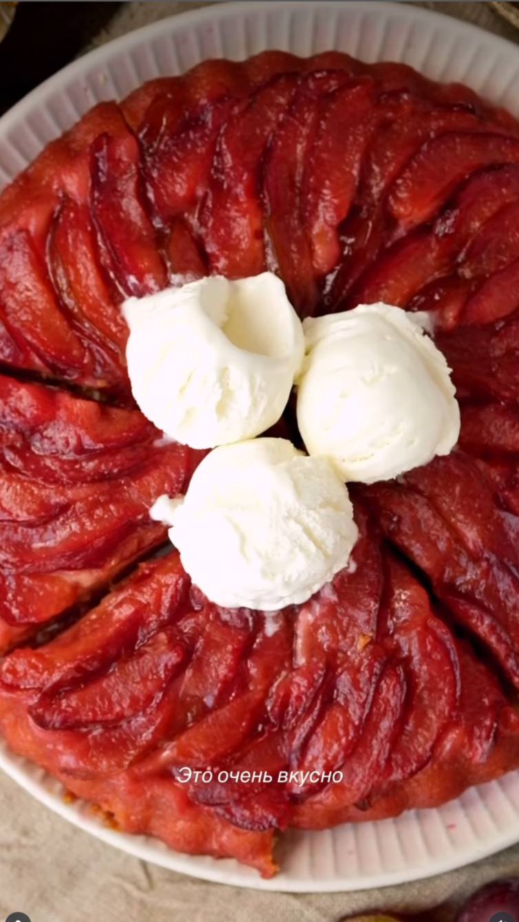 Сочный, ароматный перевернутый пирог со сливами смотреть онлайн