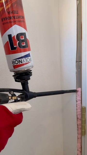 Установка дверей и окон с противопожарной  пеной Polynor B1обеспечивает барьер для огня и дыма