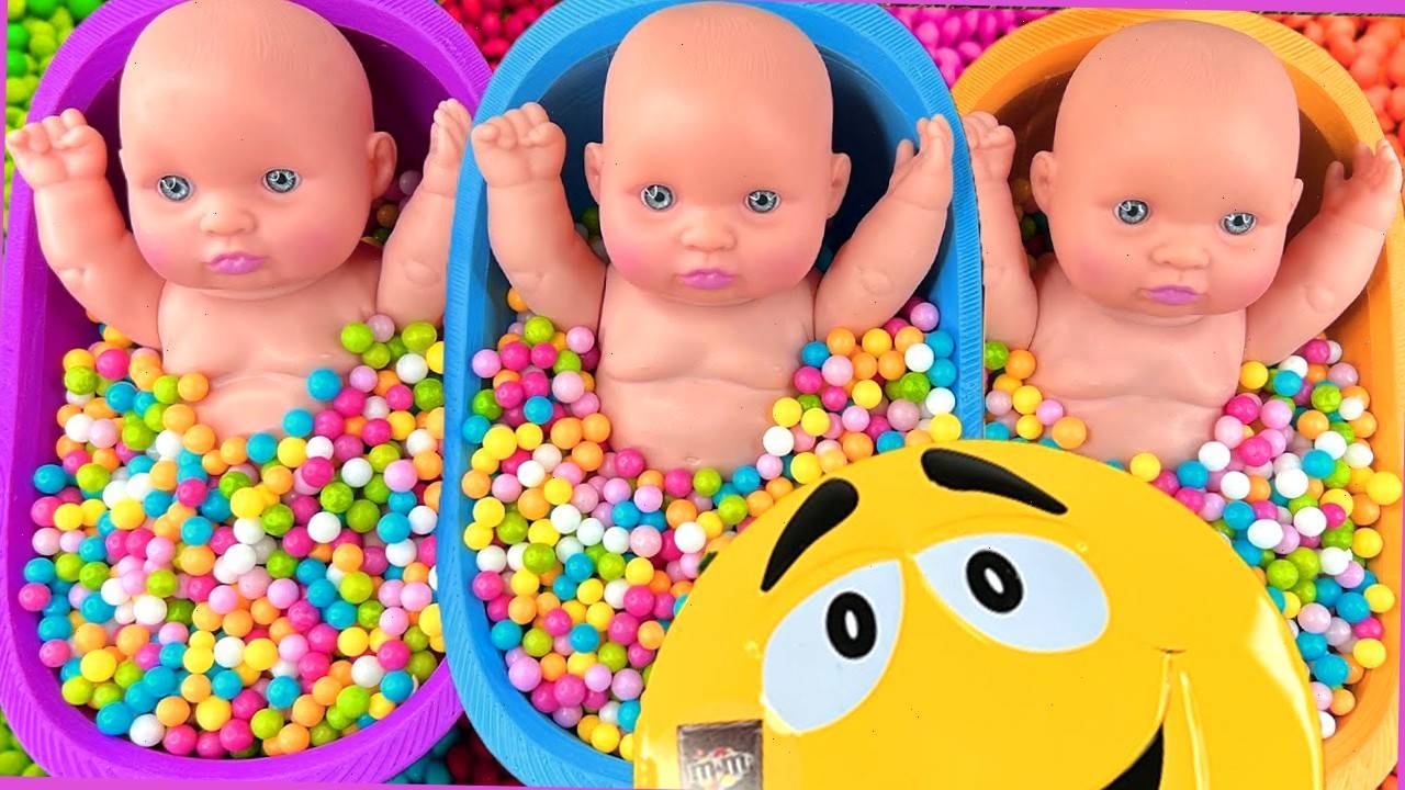 Мультики для детей. Смешиваем слайм и M&M's. Смотреть онлайн залипалки для детей и малышей смотреть онлайн