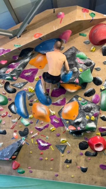 Как думаете с какой попытки залез эту трассу ? #скалолазание