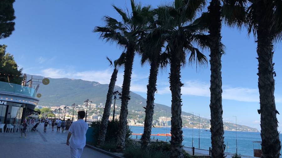 По Крыму пешком. Гурзуф. Ялта. Снесли виллу "Сваты" над Массандровским парком. Набережные Ялты смотреть онлайн