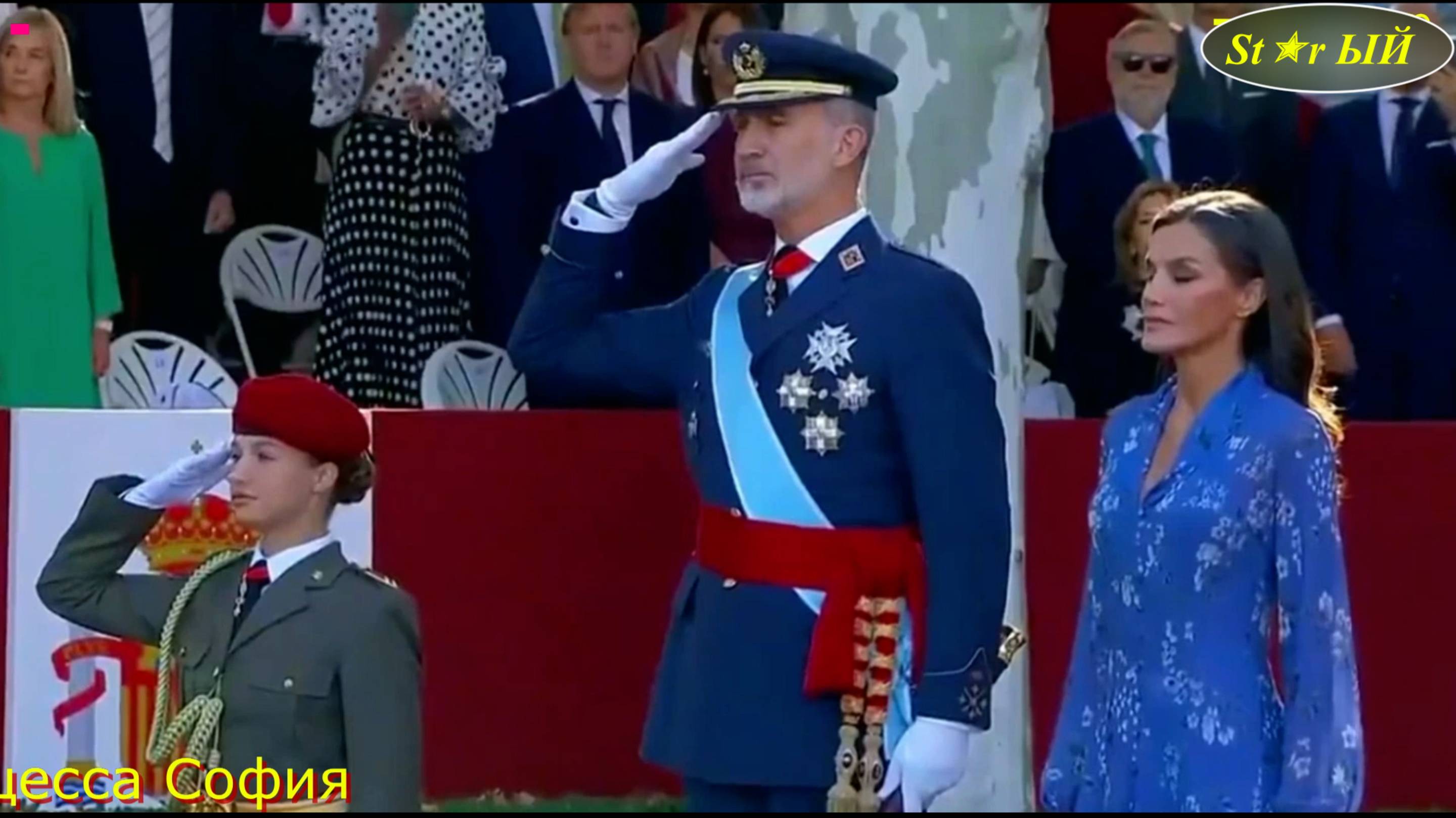 Армия Испании. Парад больше похож на подиум с дефиле от королевской семьи