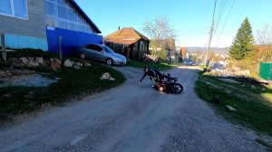 Индийский мотоцикл TVS 150X. Обзор Андрея Виноградова. Часть 26. Падение без шлема (видео).